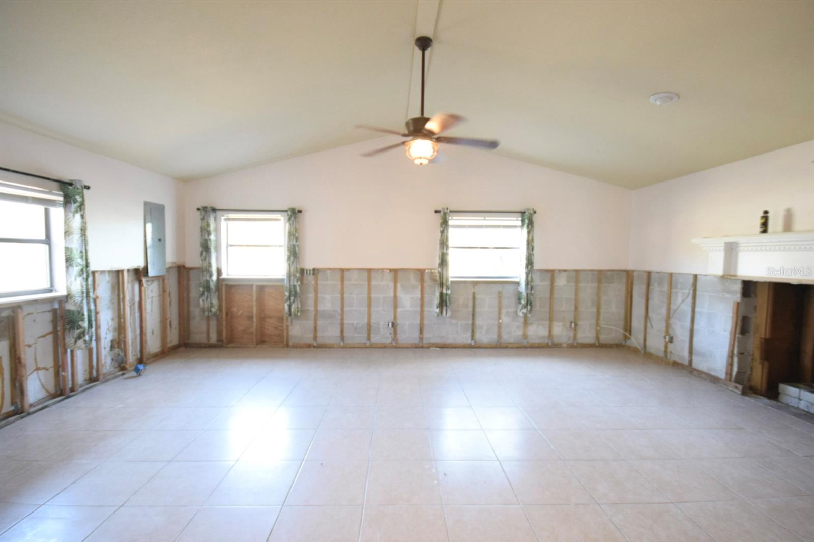 400 COUNTRY CLUB DR, OLDSMAR, FL, 34677