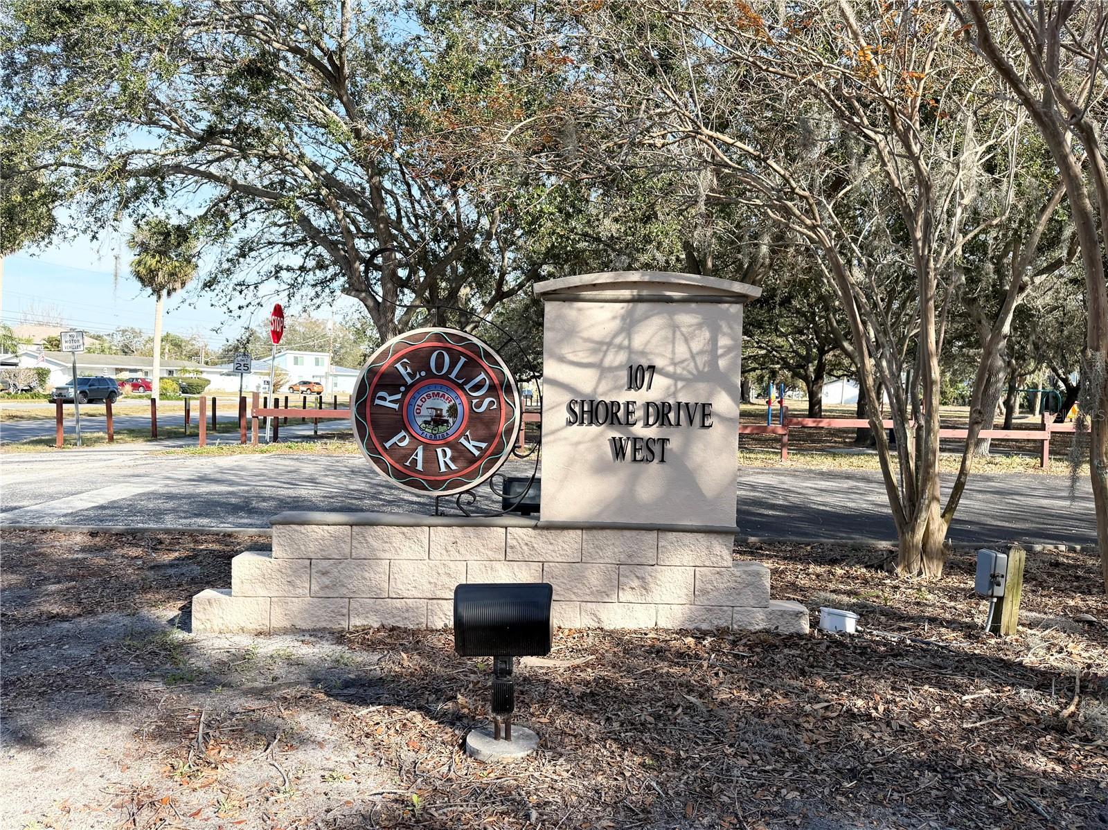 400 COUNTRY CLUB DR, OLDSMAR, FL, 34677