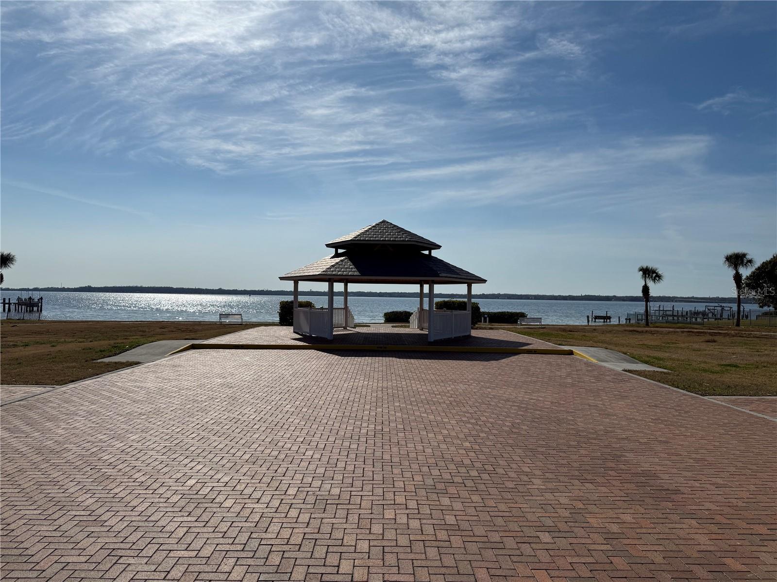 400 COUNTRY CLUB DR, OLDSMAR, FL, 34677