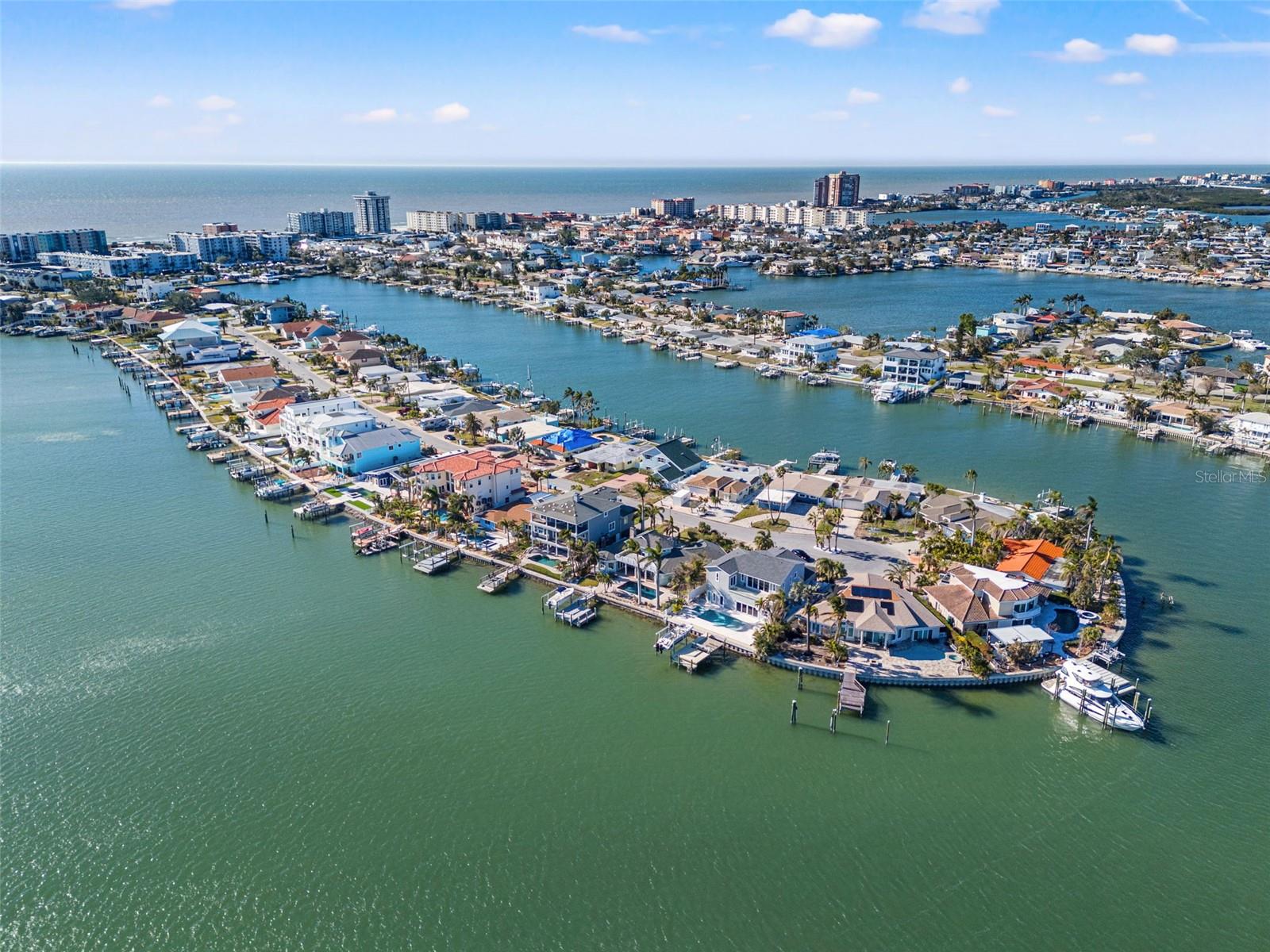 17077 DOLPHIN DR, NORTH REDINGTON BEACH, FL, 33708