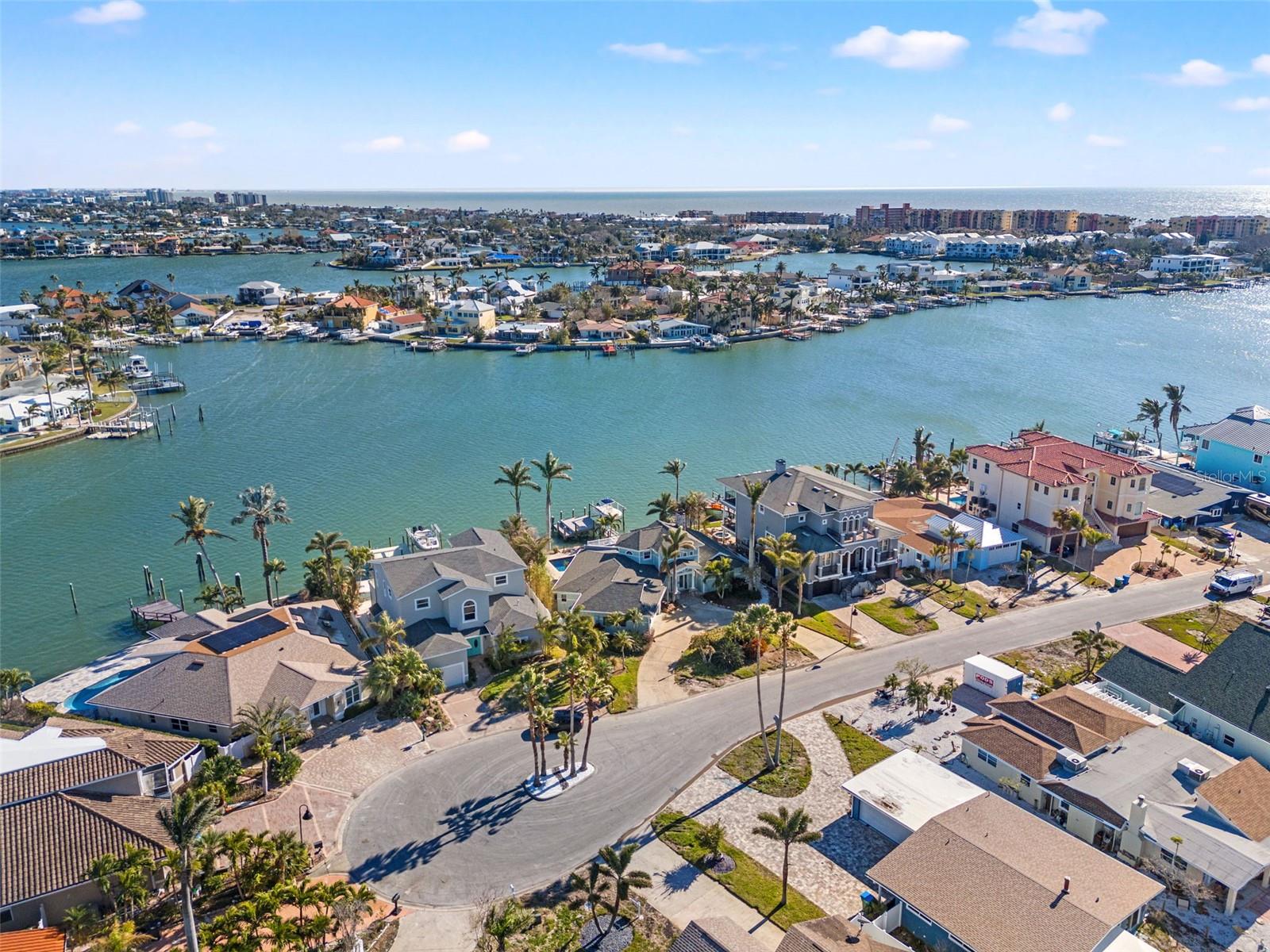 17077 DOLPHIN DR, NORTH REDINGTON BEACH, FL, 33708