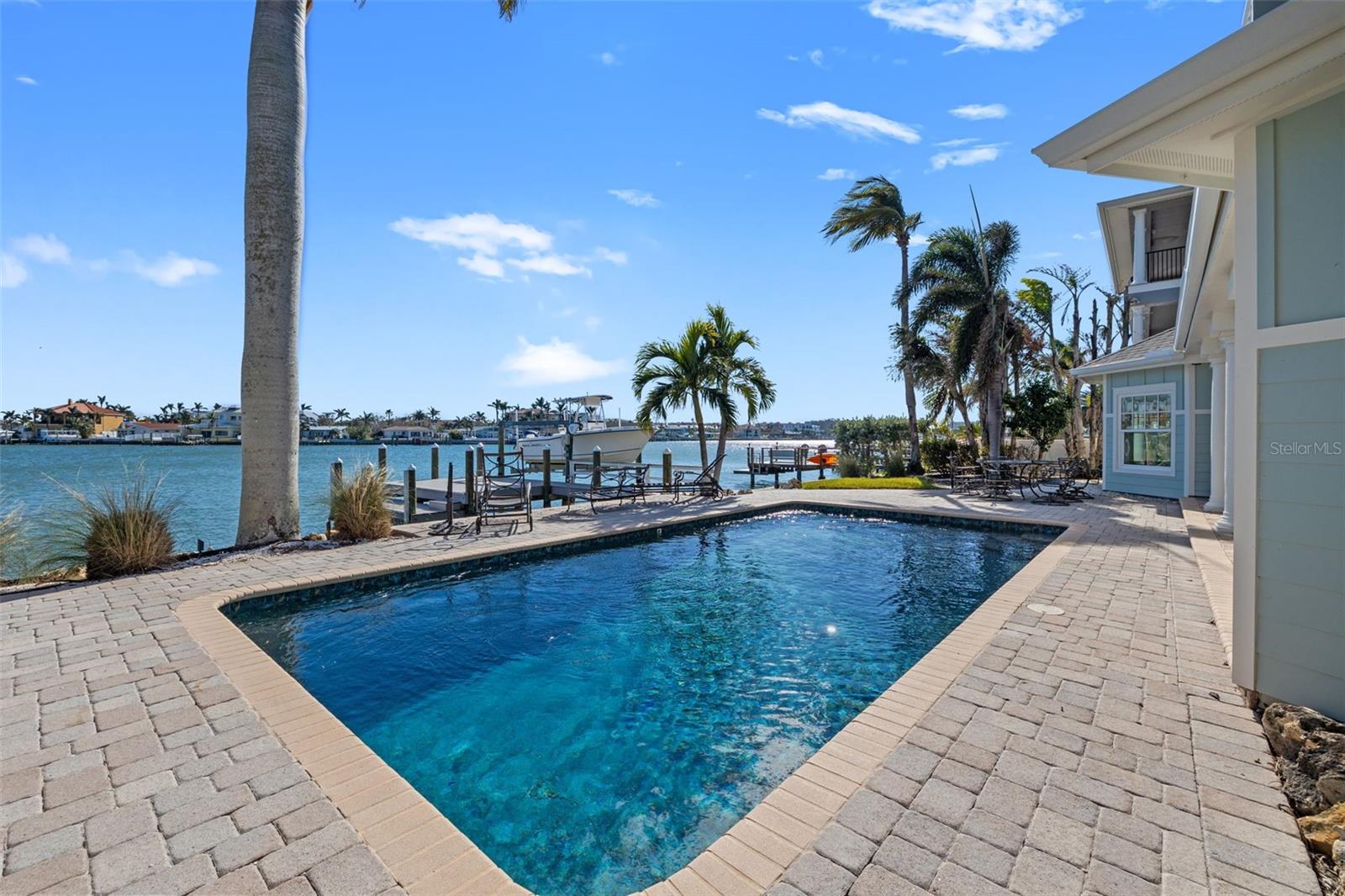 17077 DOLPHIN DR, NORTH REDINGTON BEACH, FL, 33708