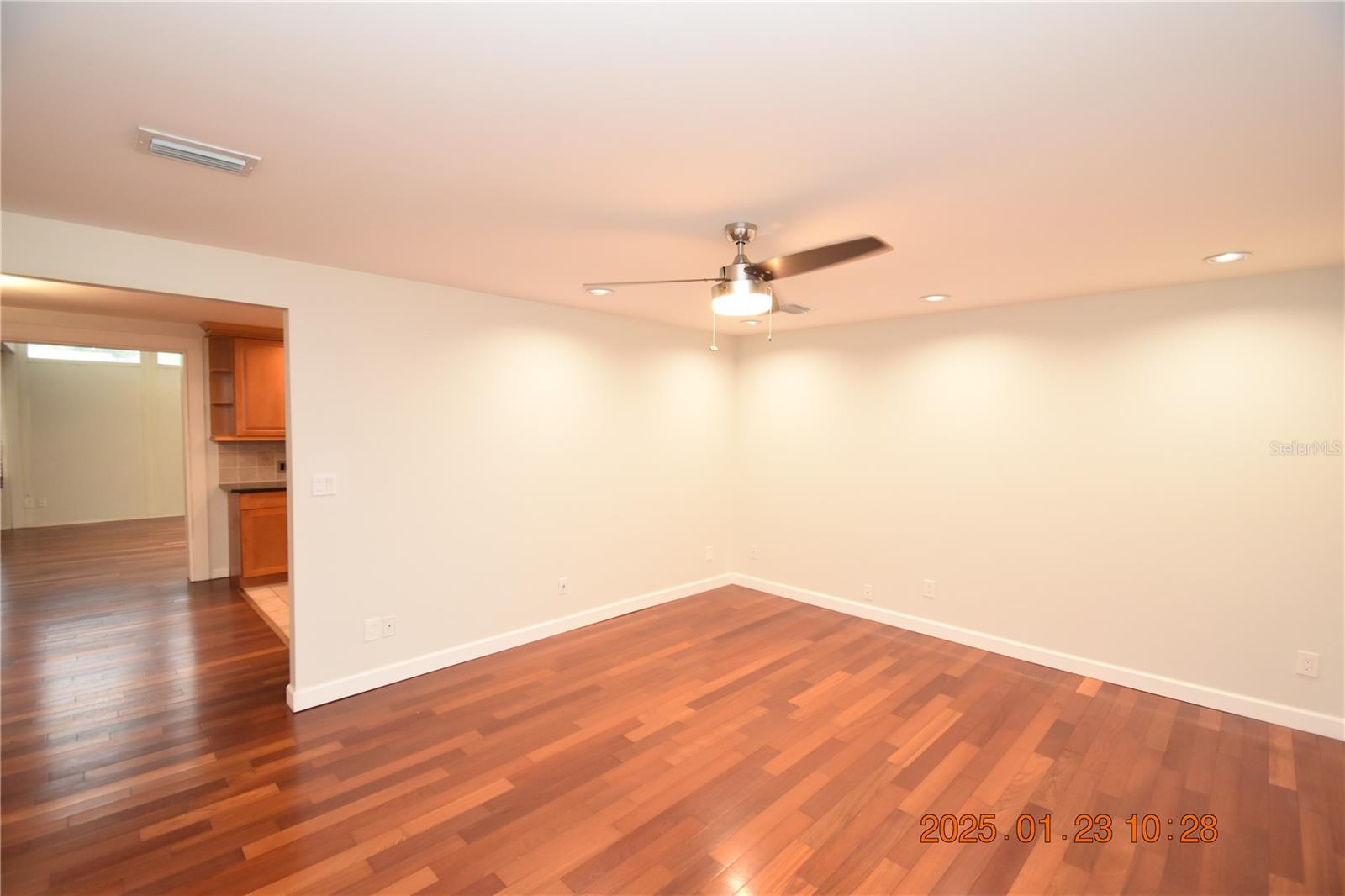 3223 W WYOMING AVE, TAMPA, FL, 33611