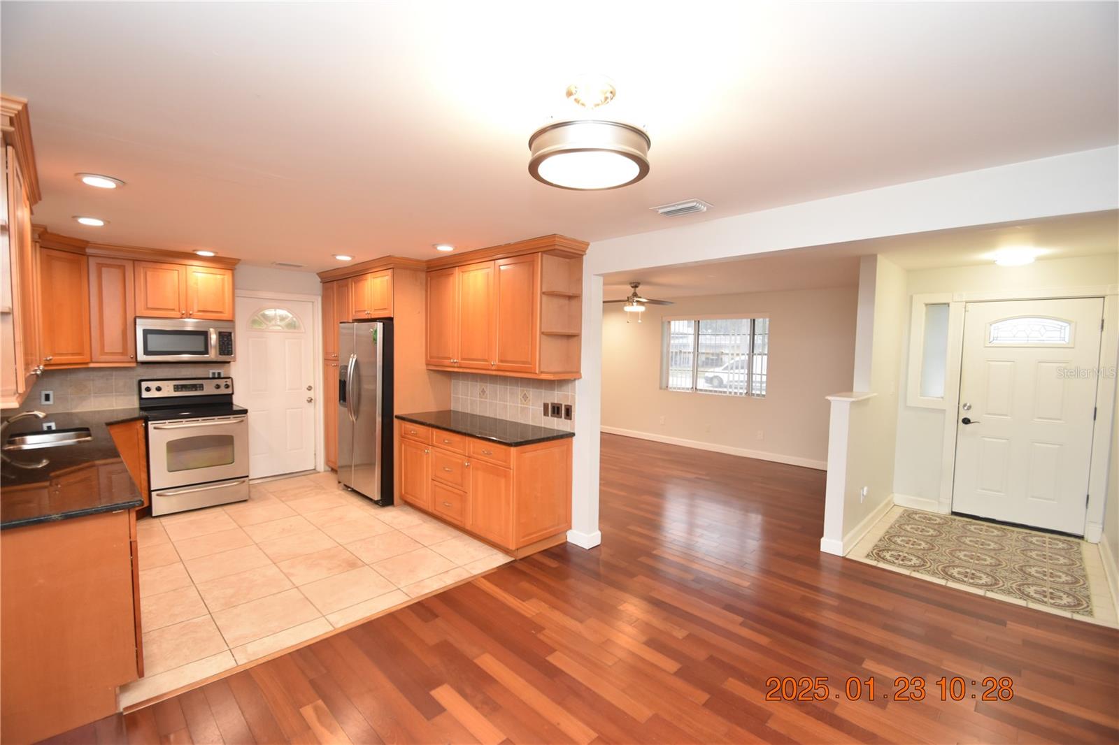 3223 W WYOMING AVE, TAMPA, FL, 33611