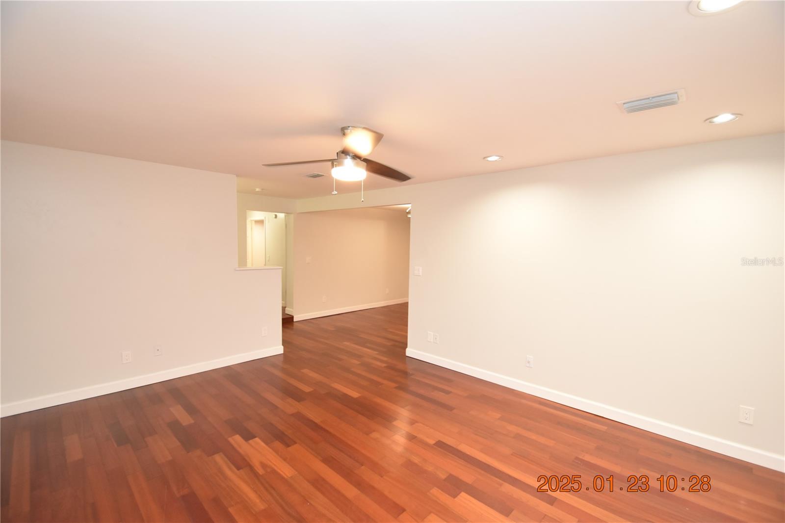 3223 W WYOMING AVE, TAMPA, FL, 33611