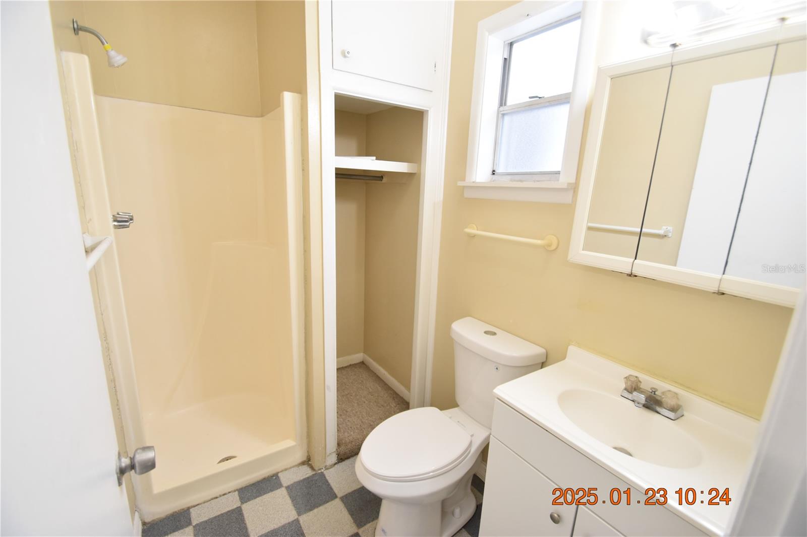 3223 W WYOMING AVE, TAMPA, FL, 33611