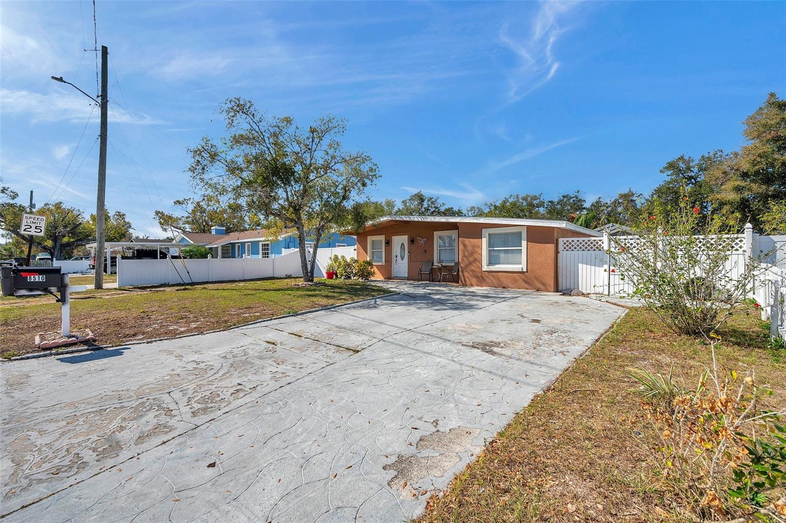 8510 RIVER OAKS DR, TAMPA, FL, 33615