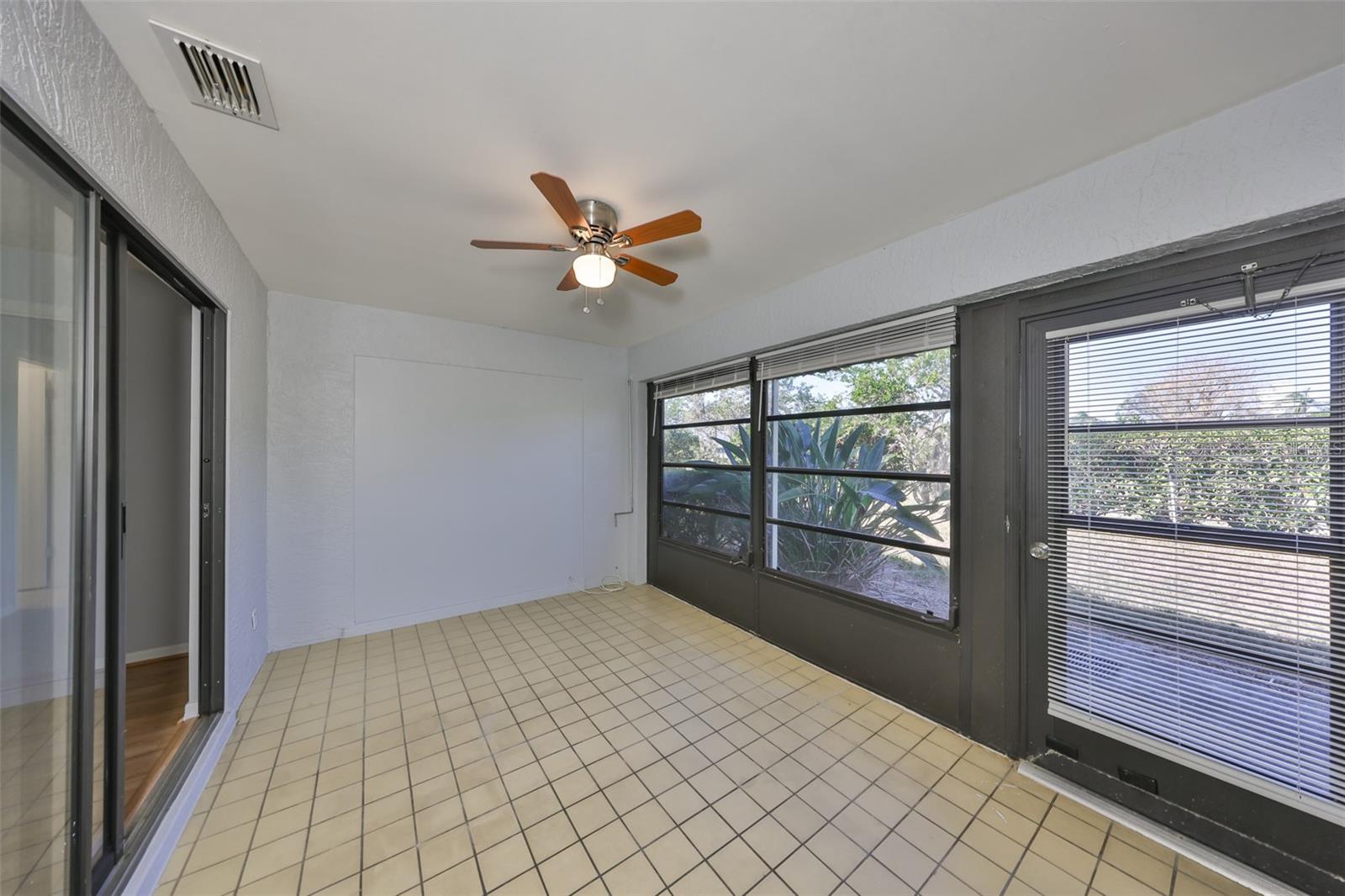 2421 LANCASTER DR, SUN CITY CENTER, FL, 33573