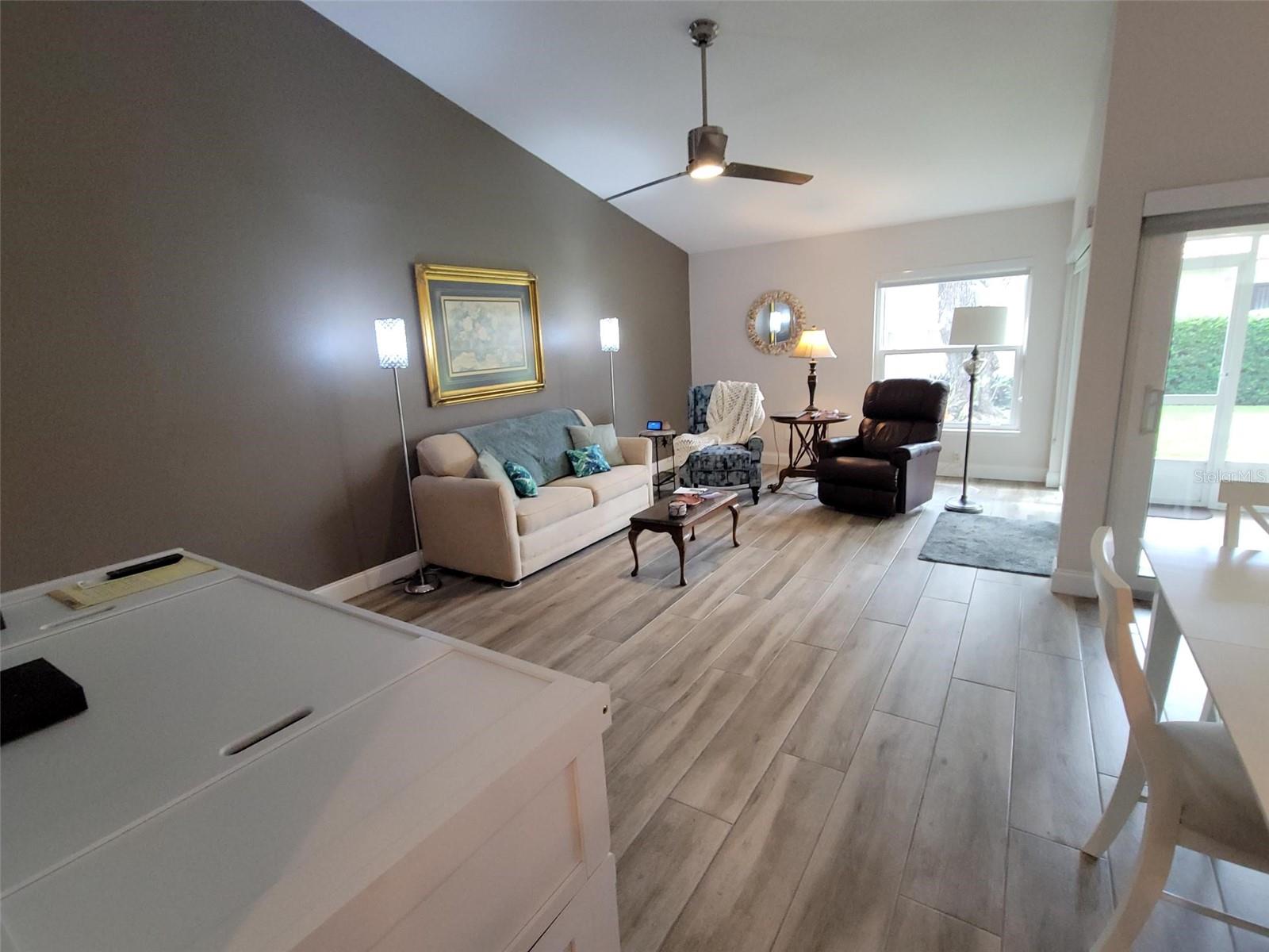 562 ANDORRA CIR NE #562, ST PETERSBURG, FL, 33703