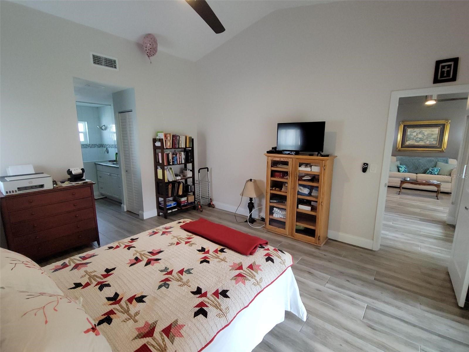 562 ANDORRA CIR NE #562, ST PETERSBURG, FL, 33703