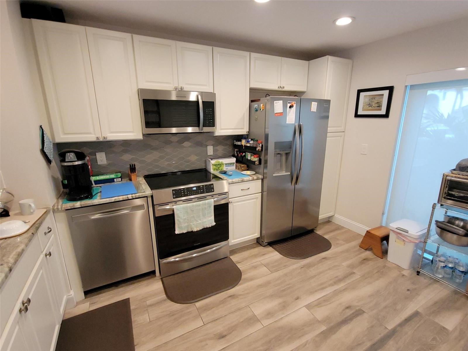 562 ANDORRA CIR NE #562, ST PETERSBURG, FL, 33703