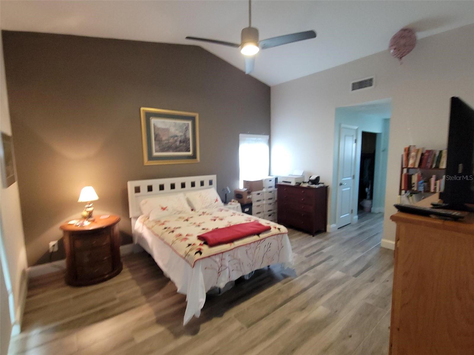 562 ANDORRA CIR NE #562, ST PETERSBURG, FL, 33703
