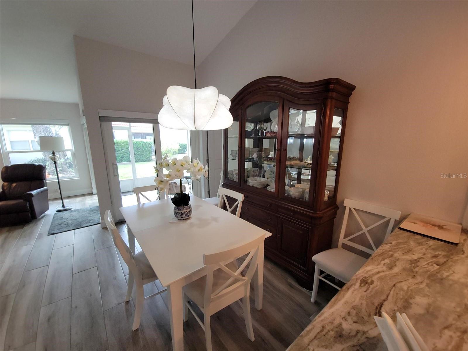562 ANDORRA CIR NE #562, ST PETERSBURG, FL, 33703
