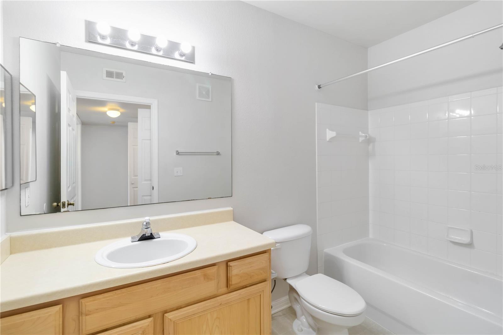 1000 VILLAGIO CIR #208, SARASOTA, FL, 34237