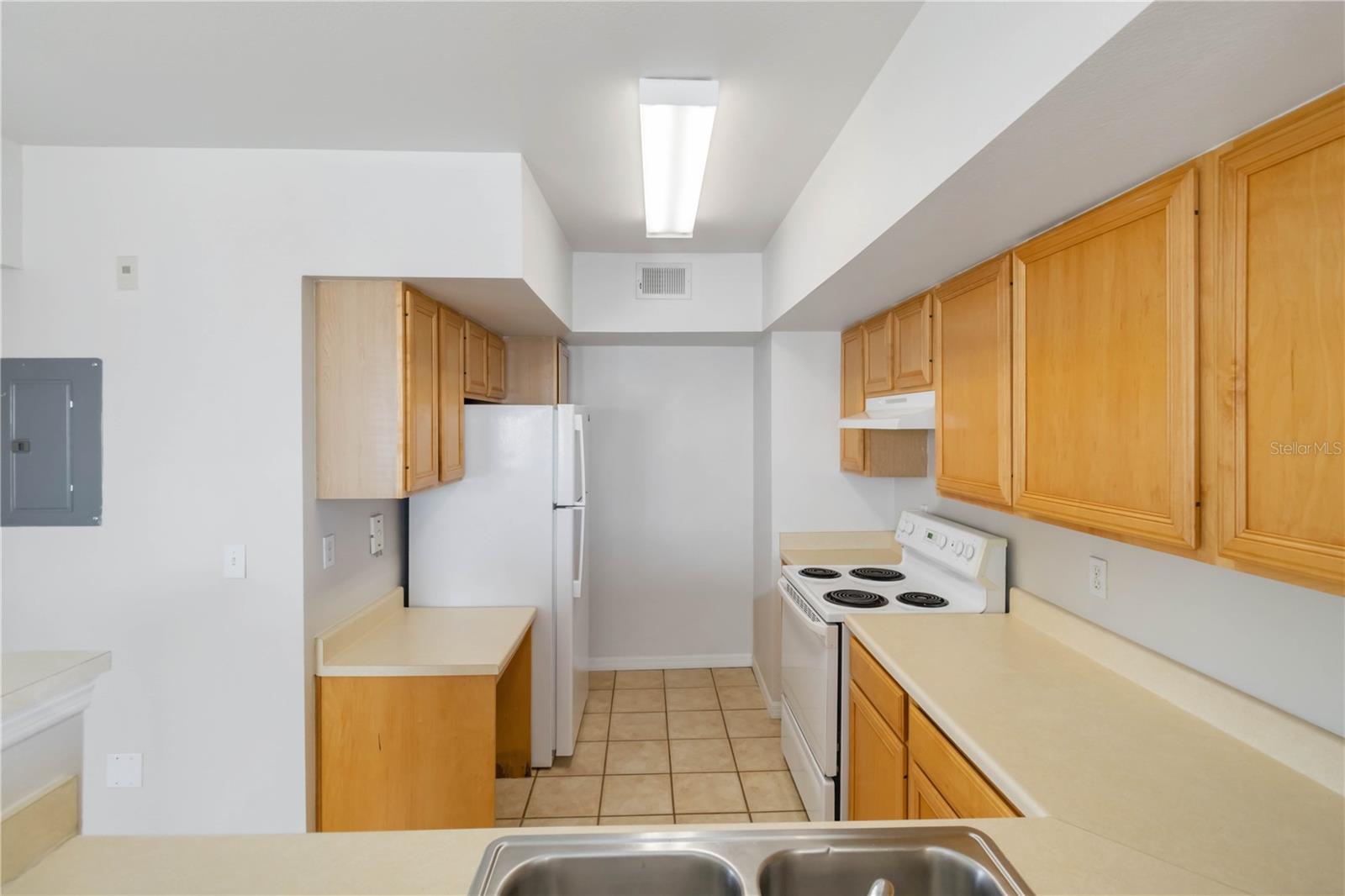 1000 VILLAGIO CIR #208, SARASOTA, FL, 34237