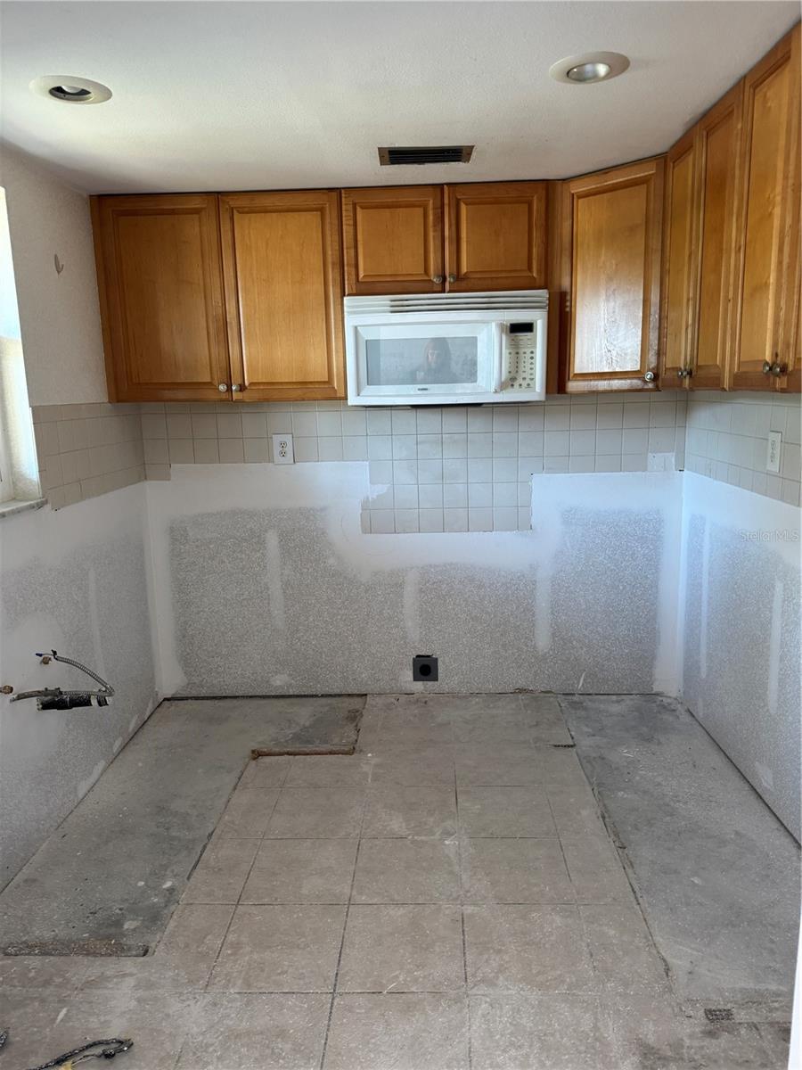 4555 MARINE PKWY #103, NEW PORT RICHEY, FL, 34652