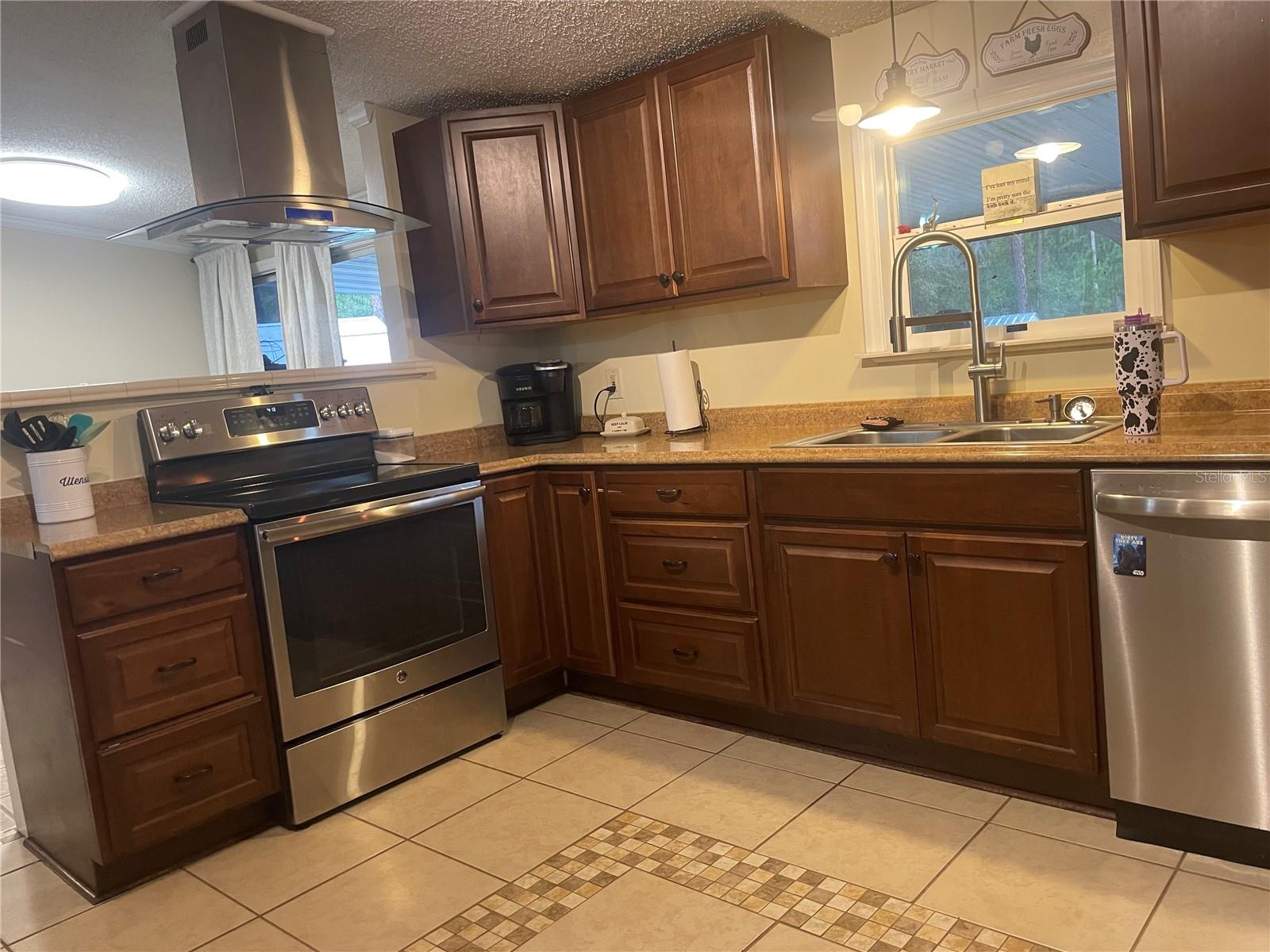 8809 TREASURE ISLAND RD, LEESBURG, FL, 34788