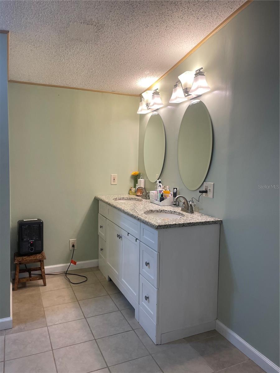 8809 TREASURE ISLAND RD, LEESBURG, FL, 34788
