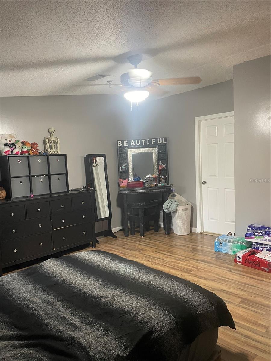 8809 TREASURE ISLAND RD, LEESBURG, FL, 34788