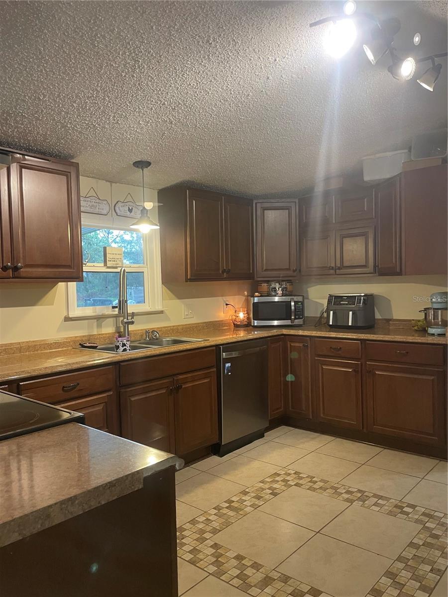 8809 TREASURE ISLAND RD, LEESBURG, FL, 34788