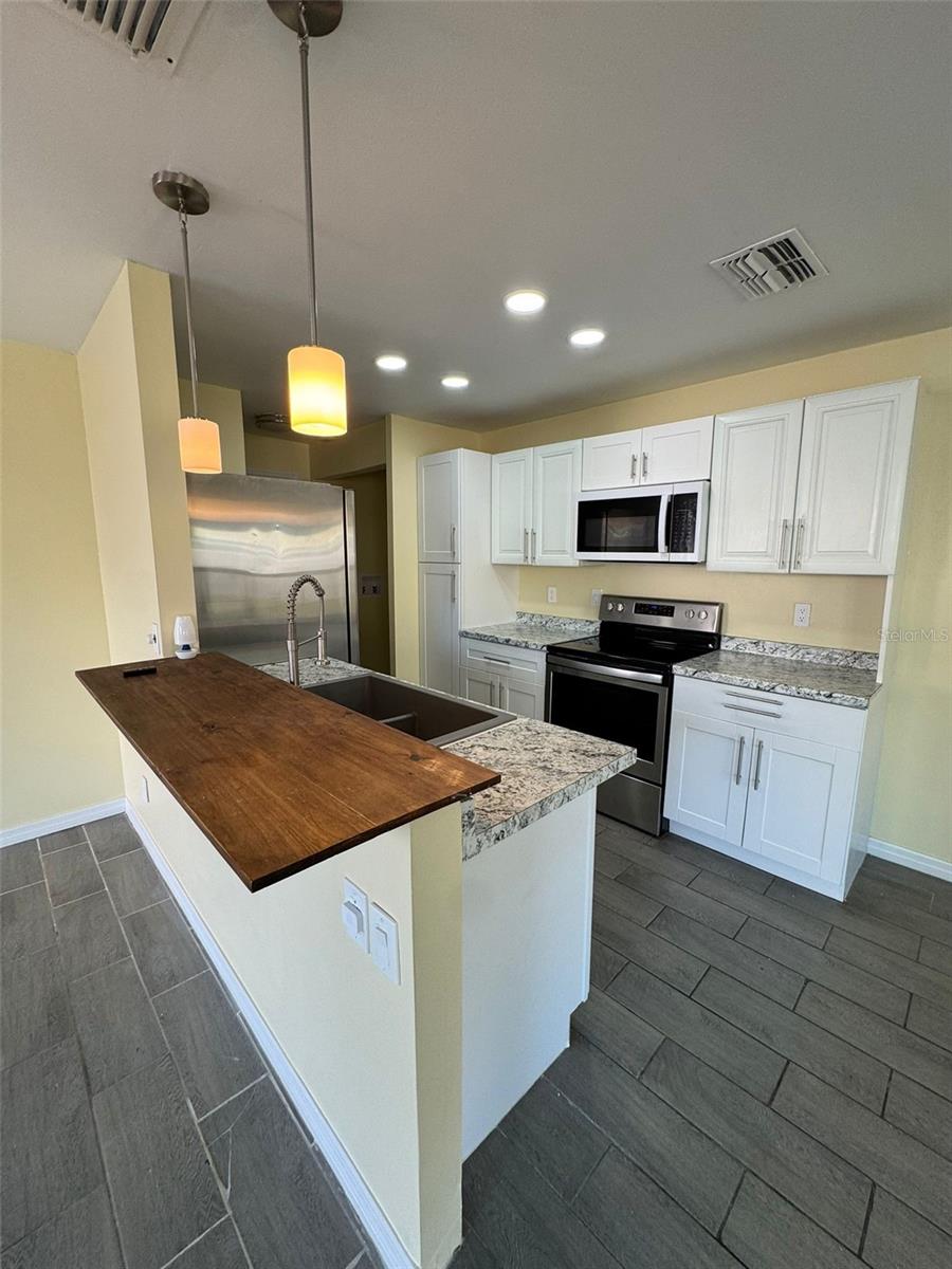 14212 VILLAGE VIEW DR, TAMPA, FL, 33624