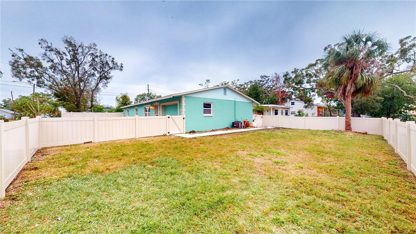 1130 QUEEN ST N, ST PETERSBURG, FL, 33713