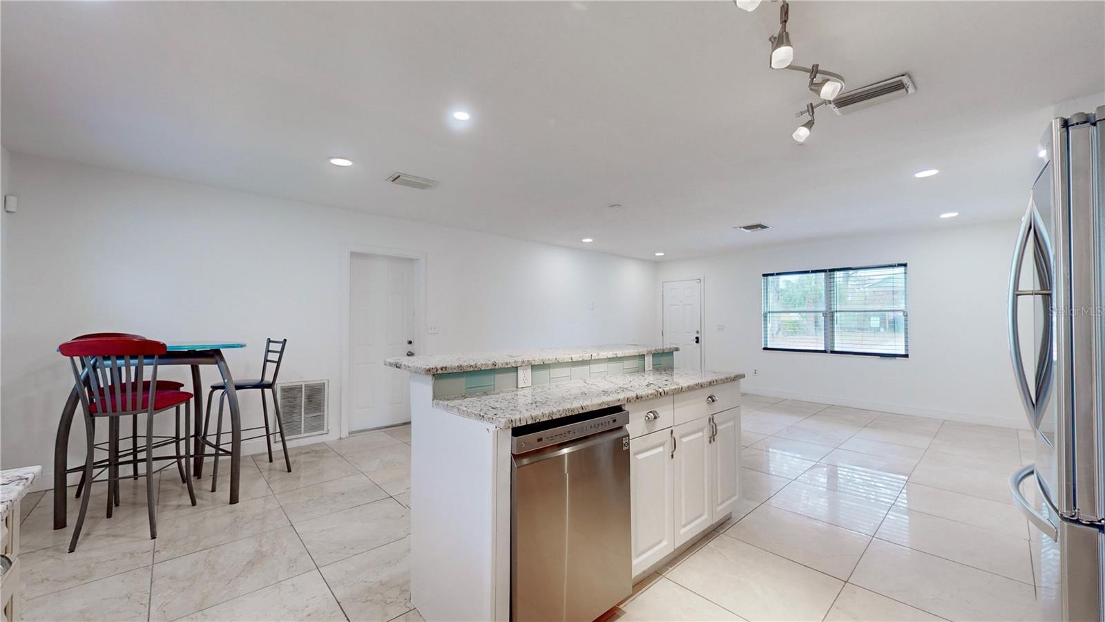 1130 QUEEN ST N, ST PETERSBURG, FL, 33713