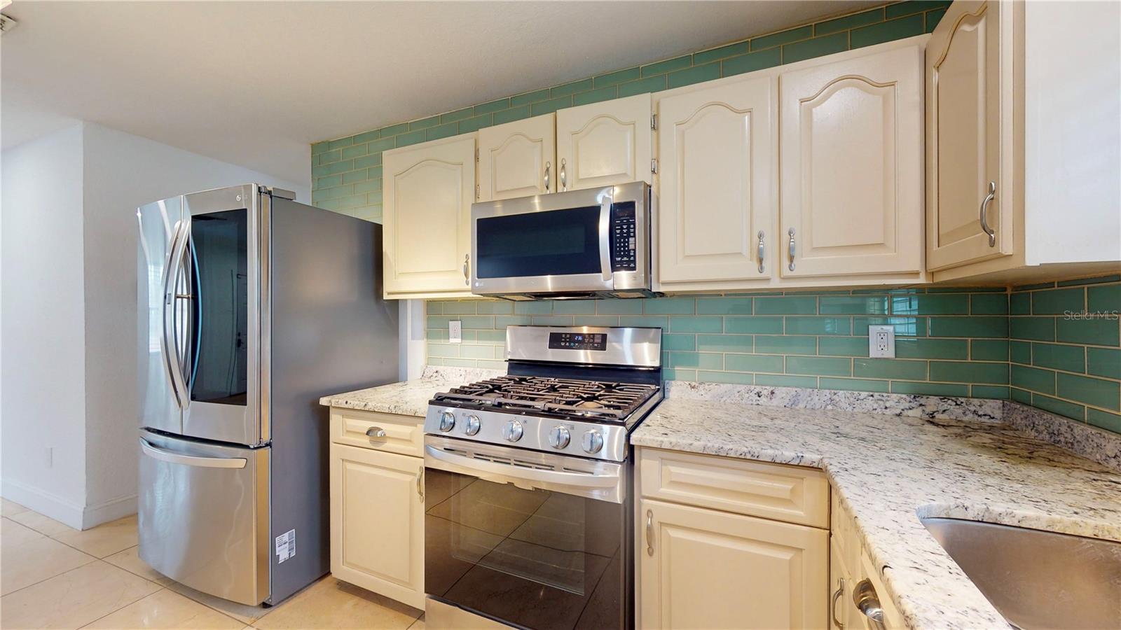 1130 QUEEN ST N, ST PETERSBURG, FL, 33713