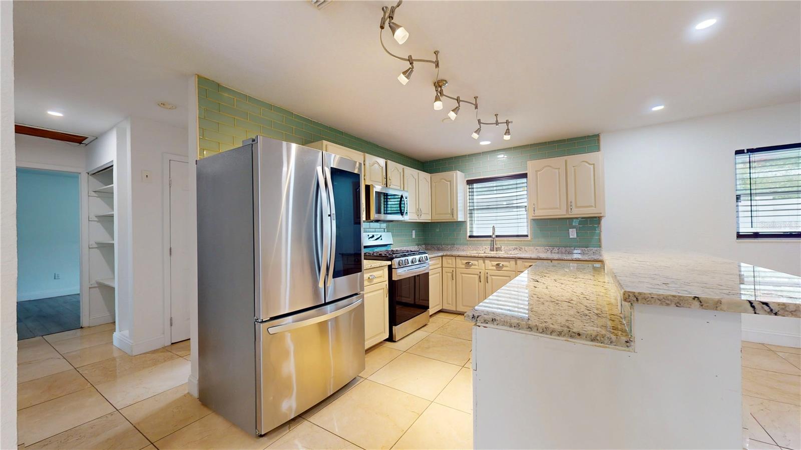1130 QUEEN ST N, ST PETERSBURG, FL, 33713