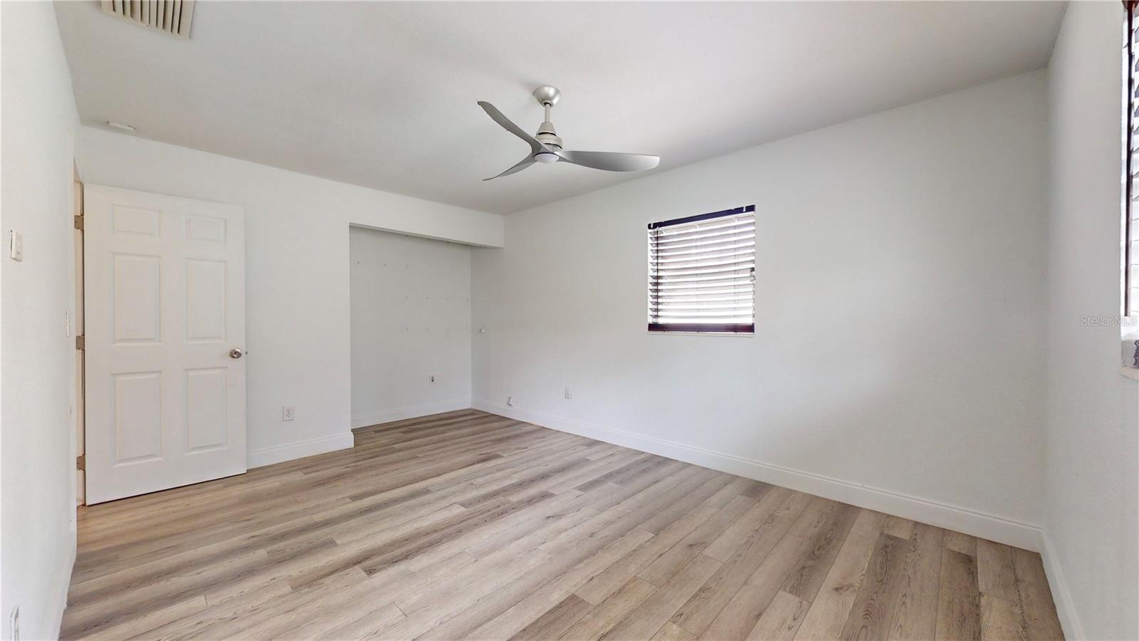 1130 QUEEN ST N, ST PETERSBURG, FL, 33713