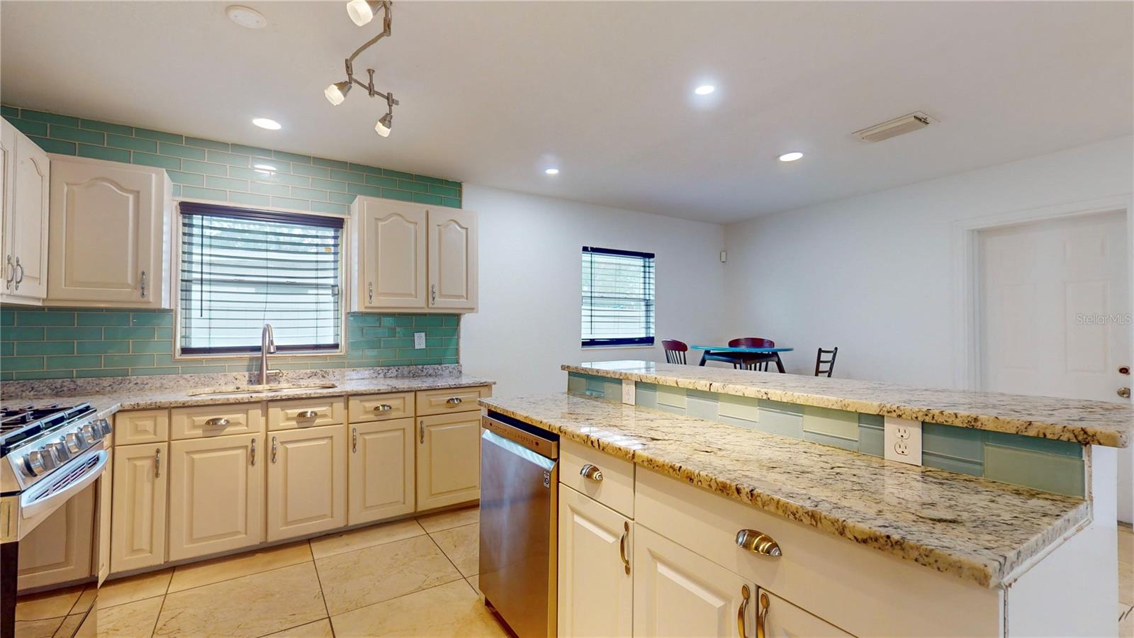 1130 QUEEN ST N, ST PETERSBURG, FL, 33713