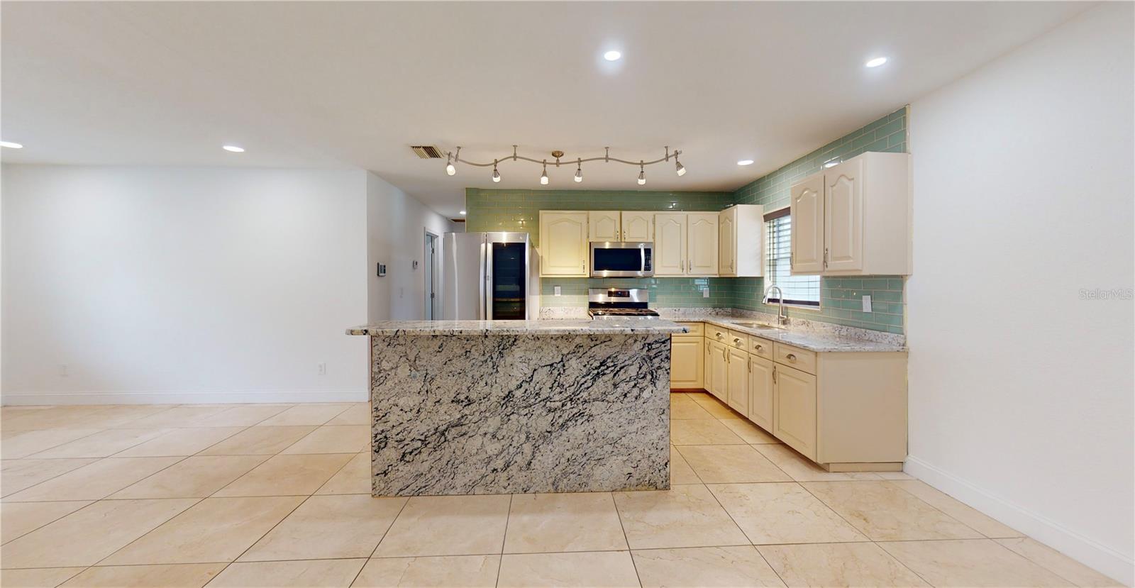 1130 QUEEN ST N, ST PETERSBURG, FL, 33713