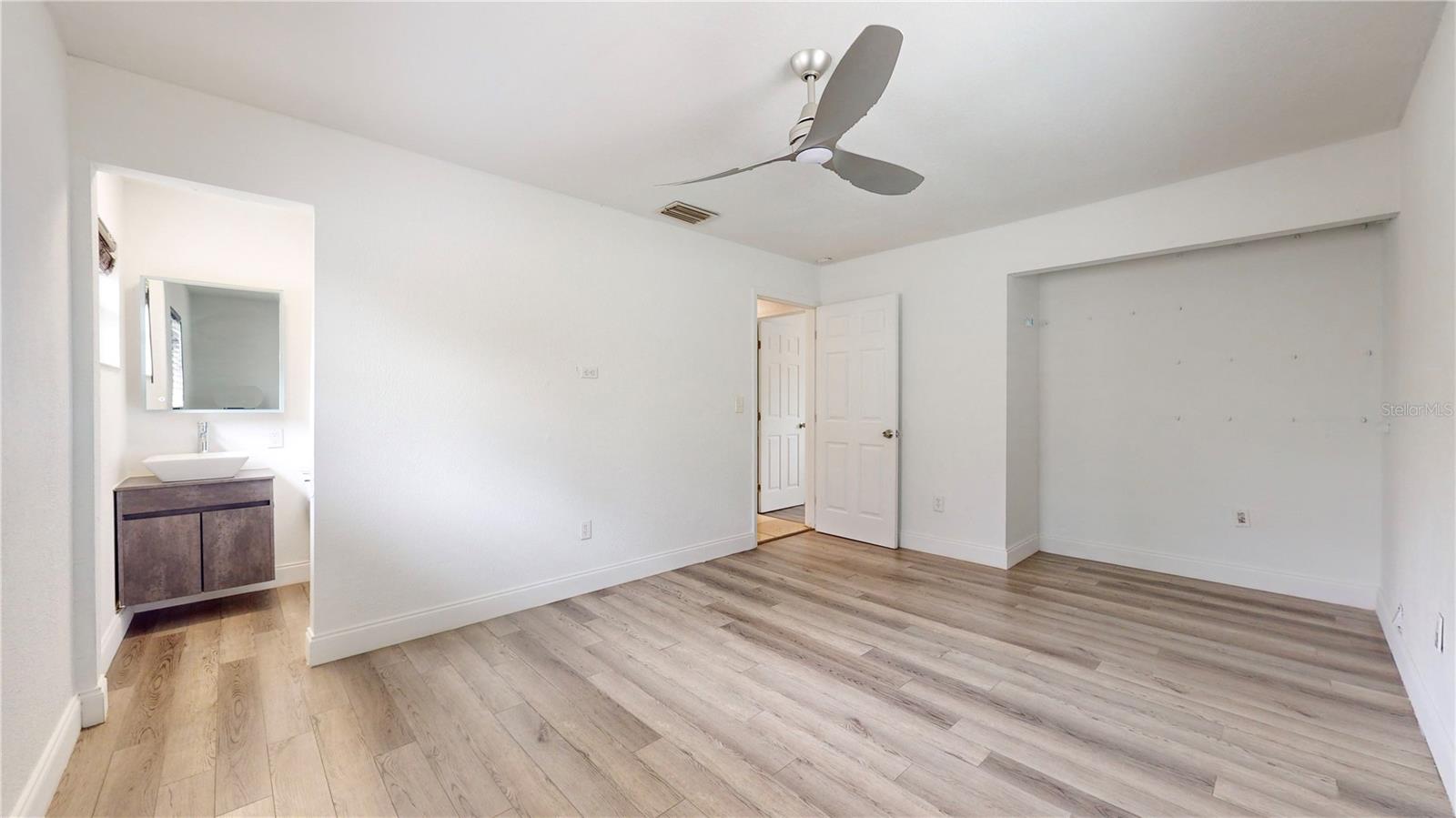 1130 QUEEN ST N, ST PETERSBURG, FL, 33713