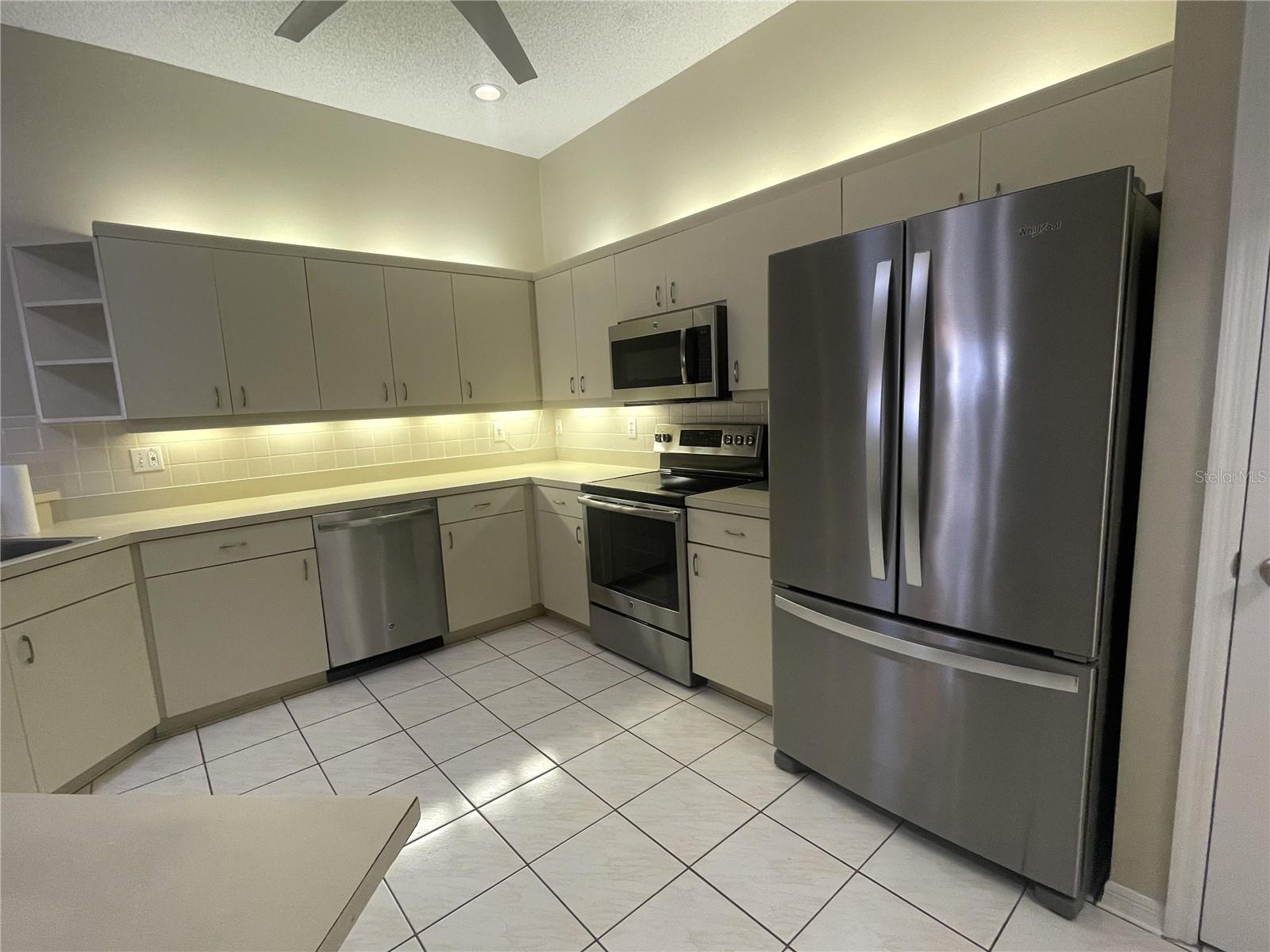 2405 NANTUCKET FIELD WAY #28, SUN CITY CENTER, FL, 33573