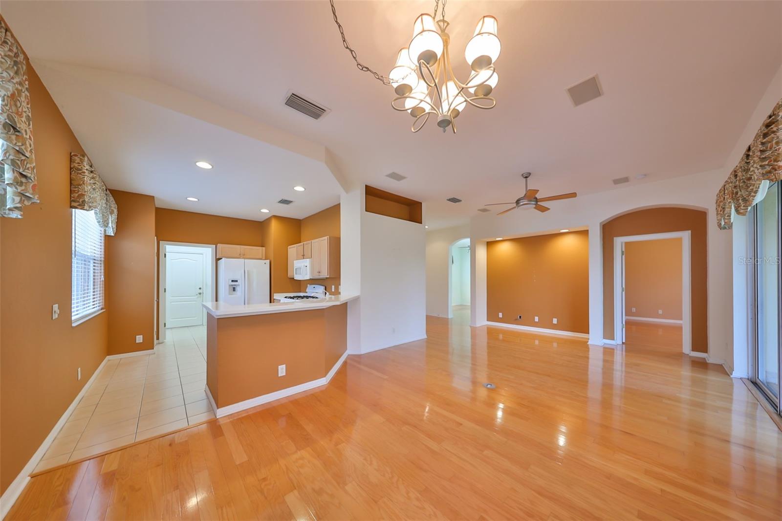 1123 EMERALD DUNES DR, SUN CITY CENTER, FL, 33573