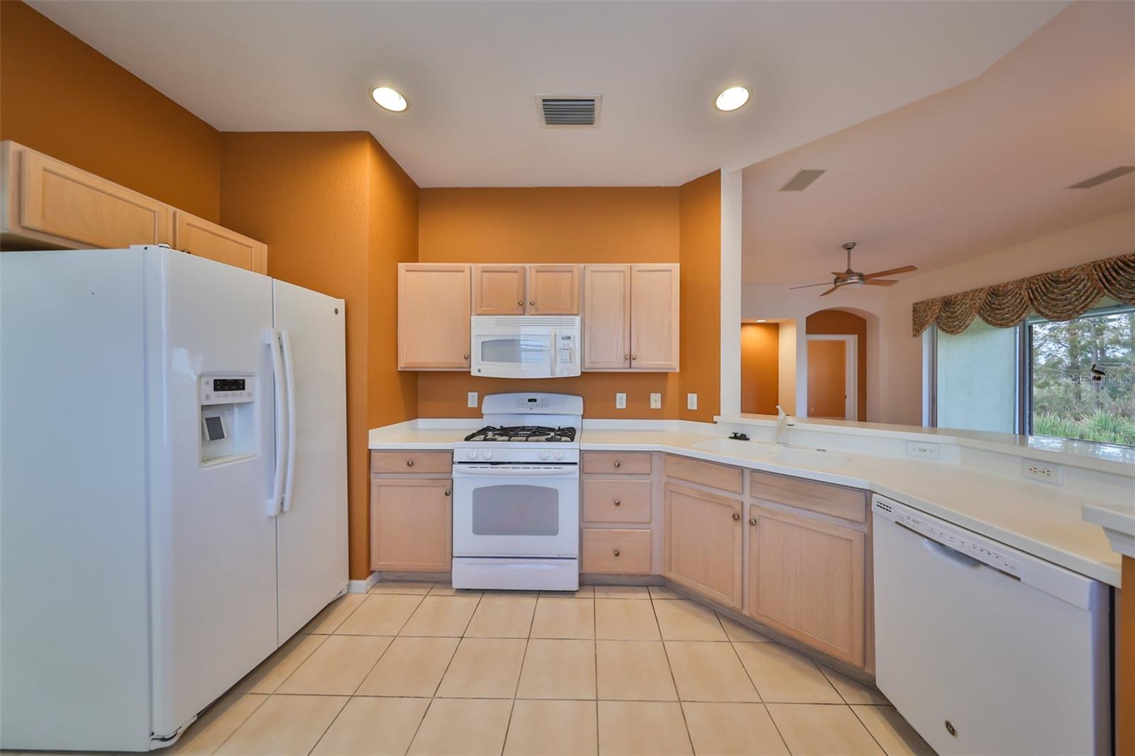 1123 EMERALD DUNES DR, SUN CITY CENTER, FL, 33573