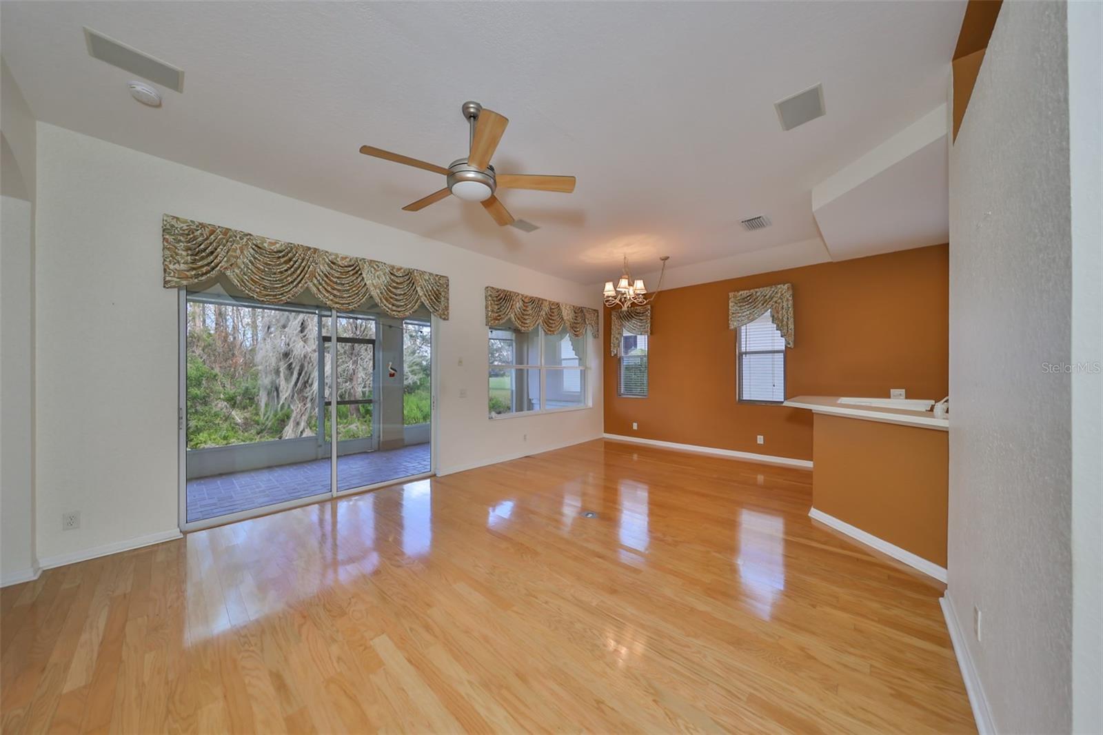 1123 EMERALD DUNES DR, SUN CITY CENTER, FL, 33573