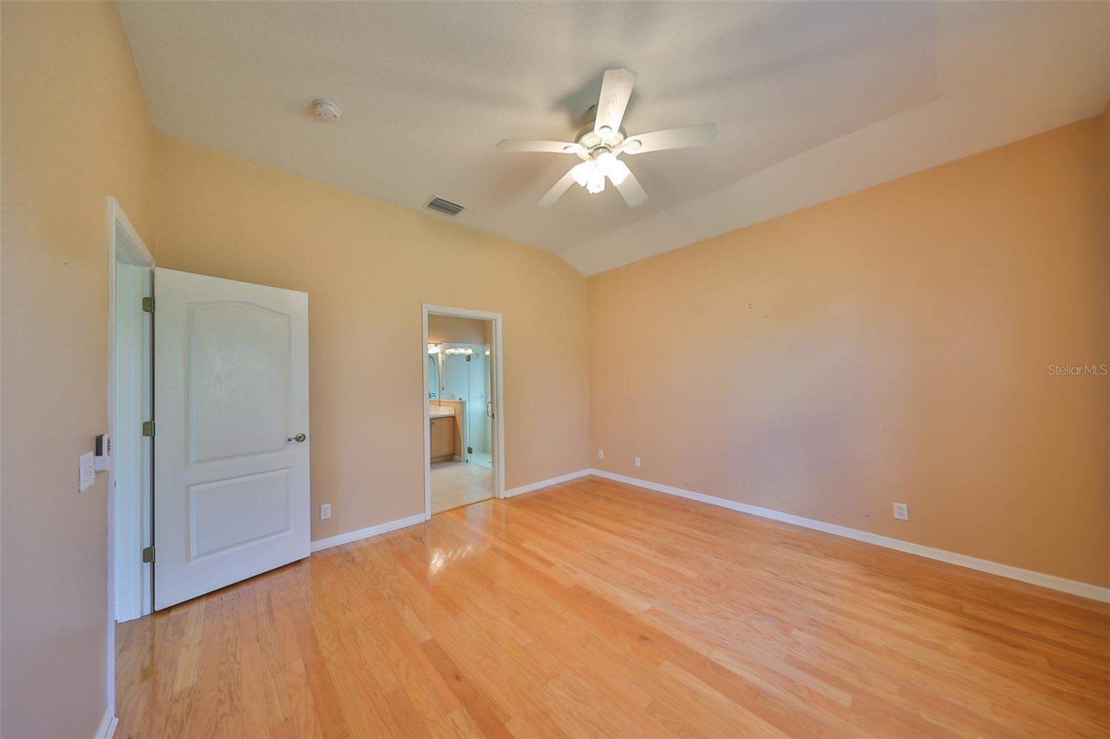 1123 EMERALD DUNES DR, SUN CITY CENTER, FL, 33573
