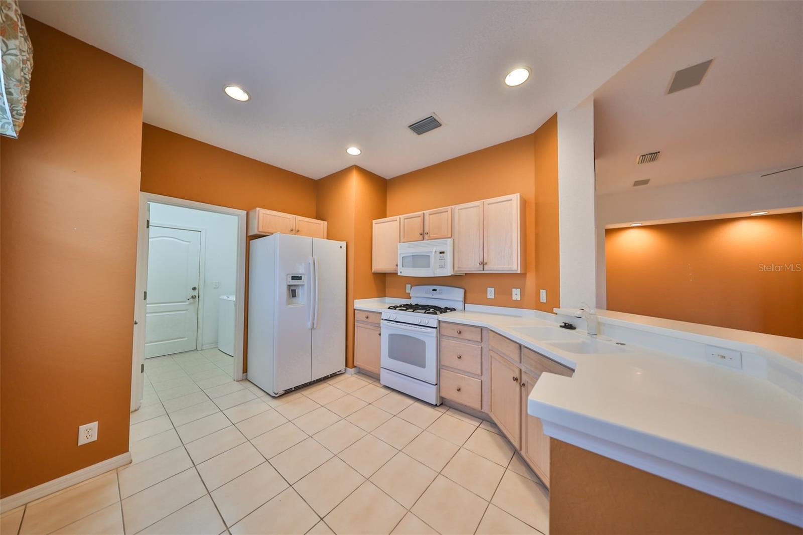 1123 EMERALD DUNES DR, SUN CITY CENTER, FL, 33573