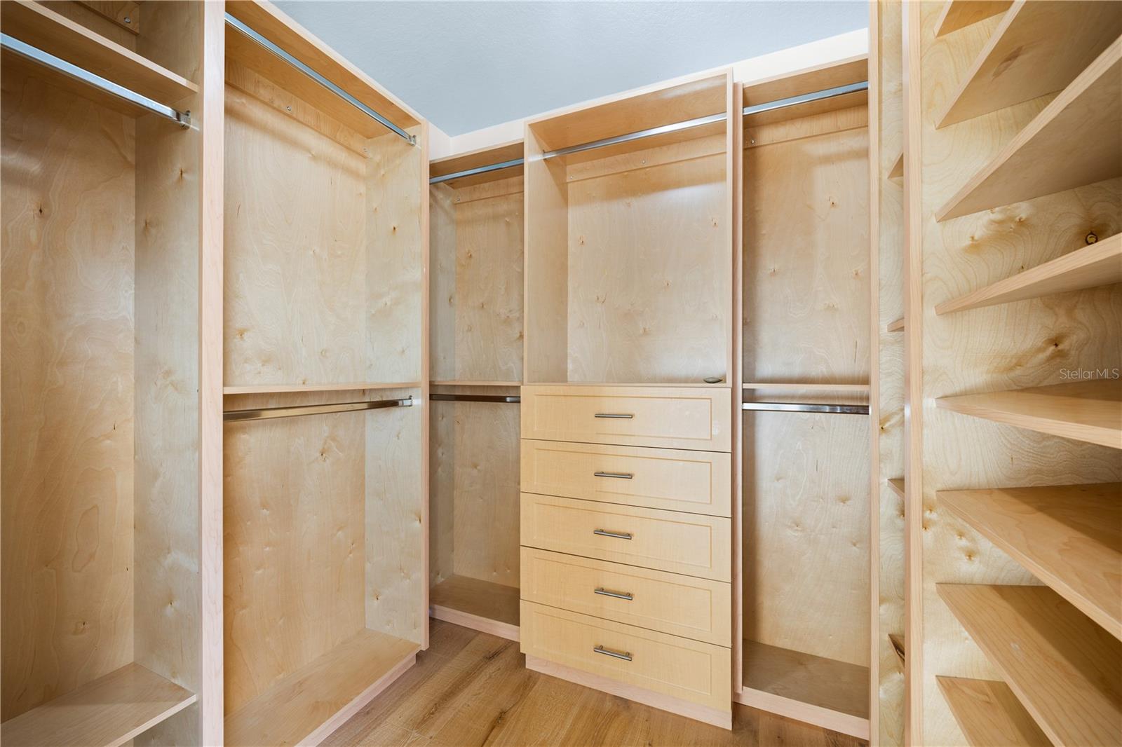 A4638546 Property Photo