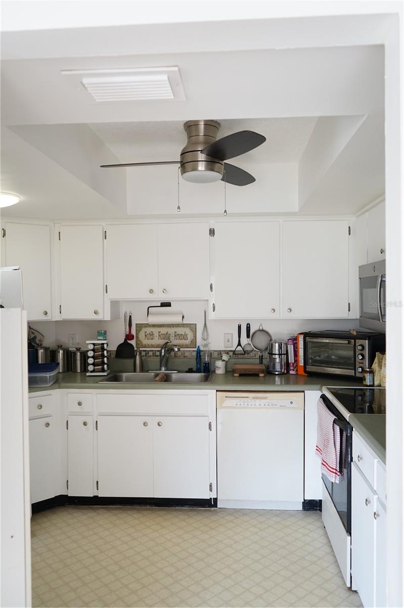 407 LAKE POINT CT #4E, SUN CITY CENTER, FL, 33573