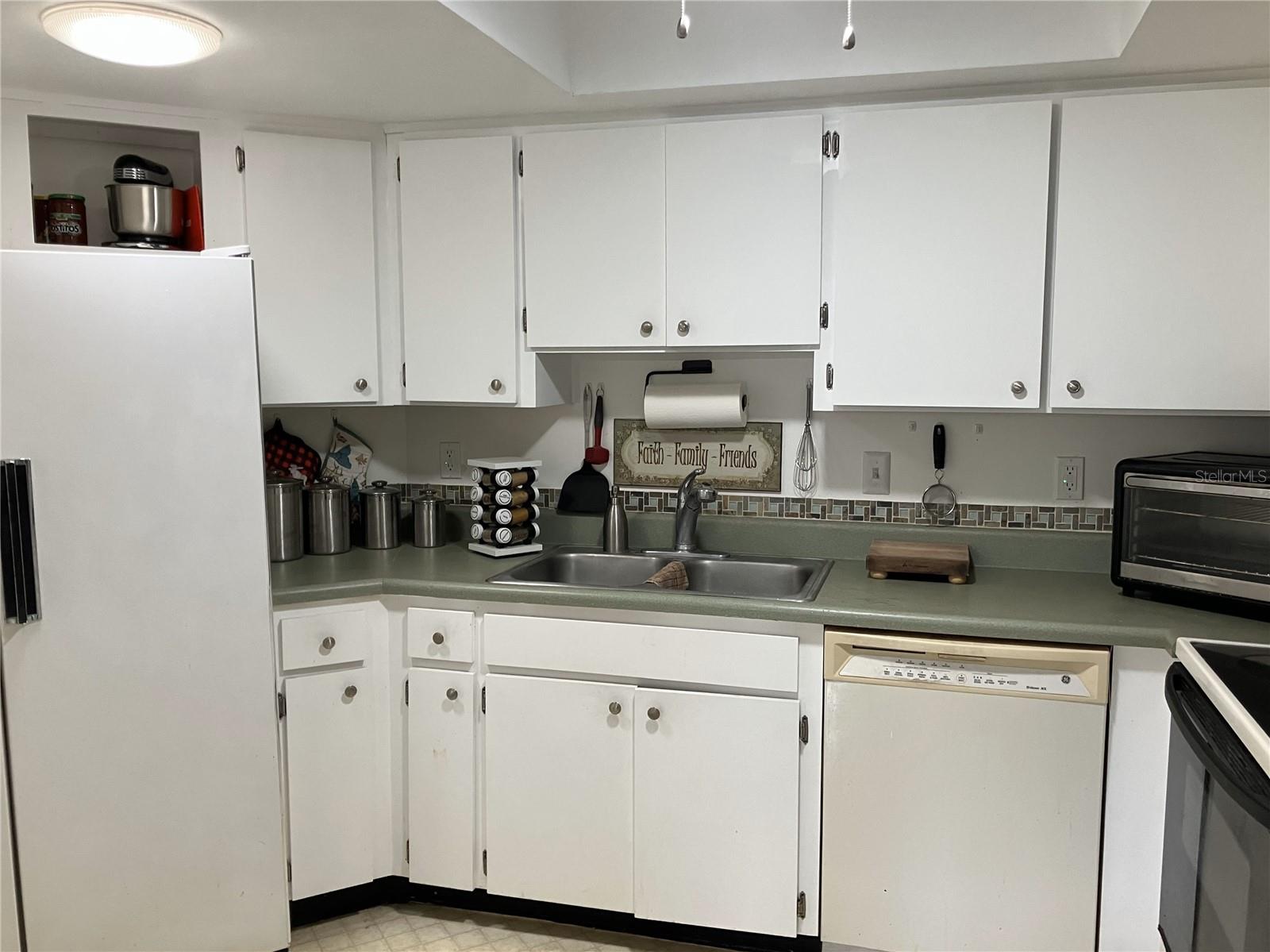 407 LAKE POINT CT #4E, SUN CITY CENTER, FL, 33573