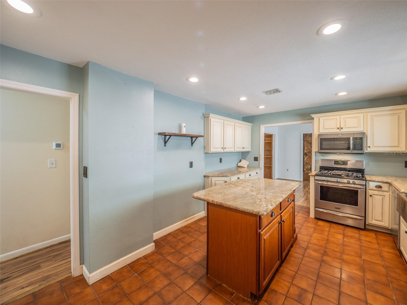 512 JACKSON ST, EUSTIS, FL, 32726