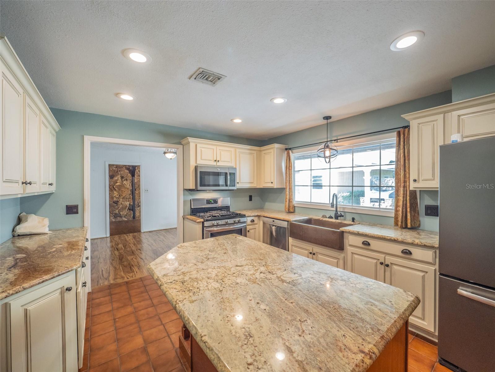 512 JACKSON ST, EUSTIS, FL, 32726