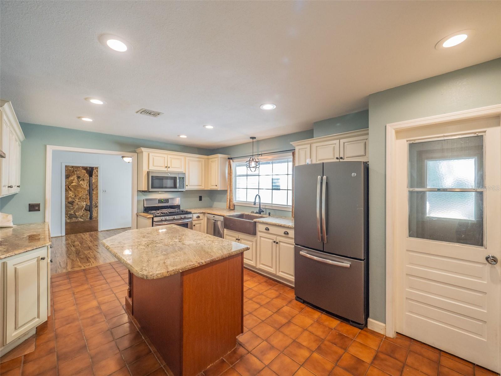 512 JACKSON ST, EUSTIS, FL, 32726