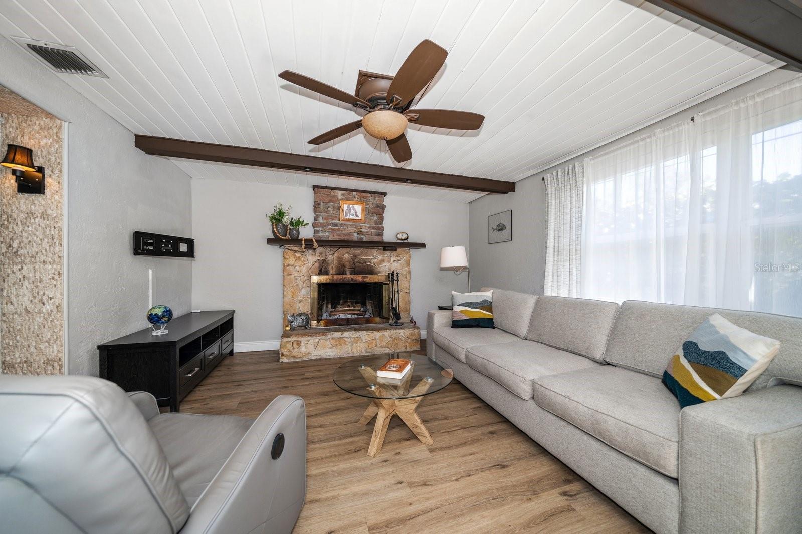 1690 74TH AVE N, ST PETERSBURG, FL, 33702