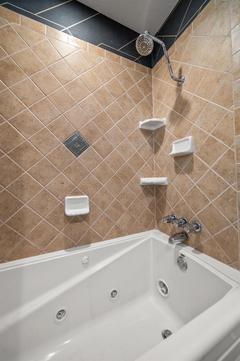 1690 74TH AVE N, ST PETERSBURG, FL, 33702
