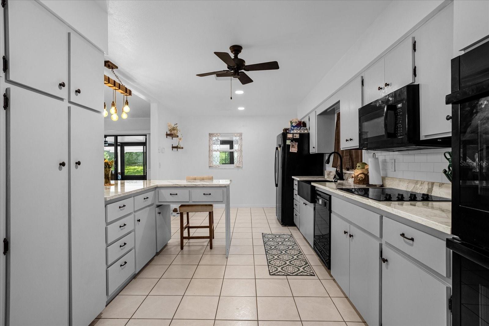 134 W SUNSET ST, GROVELAND, FL, 34736