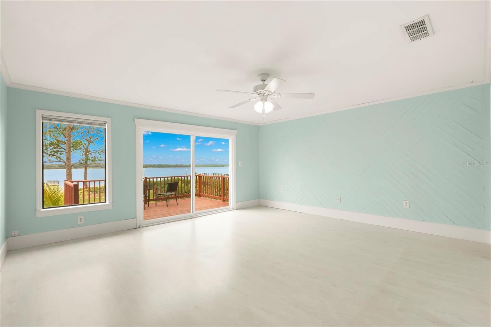 736 SHORE DR E, OLDSMAR, FL, 34677