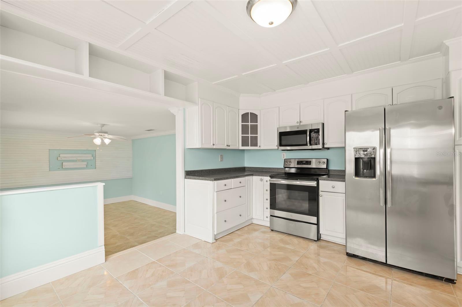 736 SHORE DR E, OLDSMAR, FL, 34677